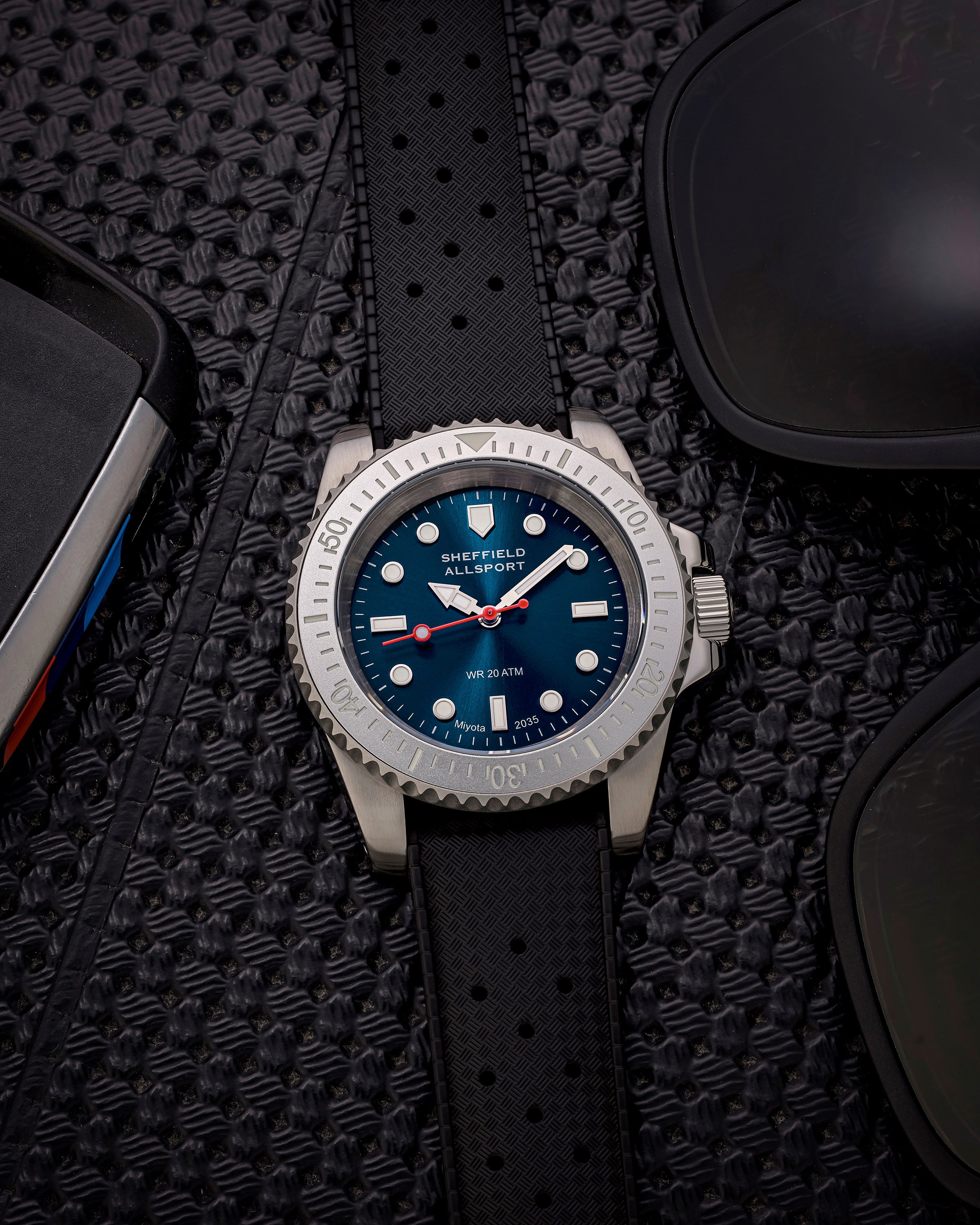 Diver 1 Blue R – Sheffield